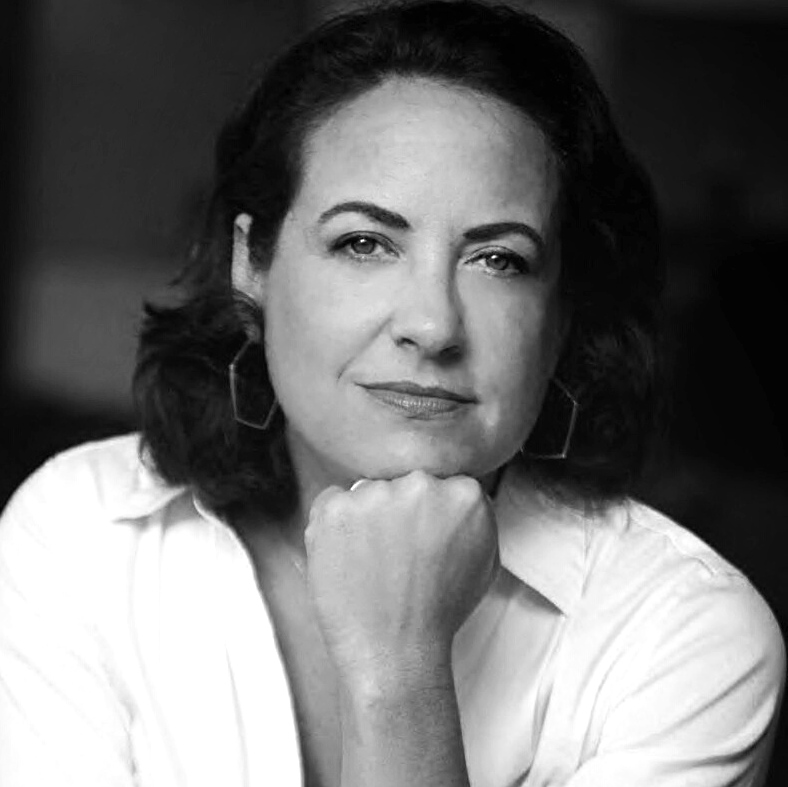 Laura Wides-Muñoz headshot