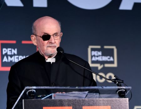 Salman Rushdie 2023 PEN America Literary Gala (2)