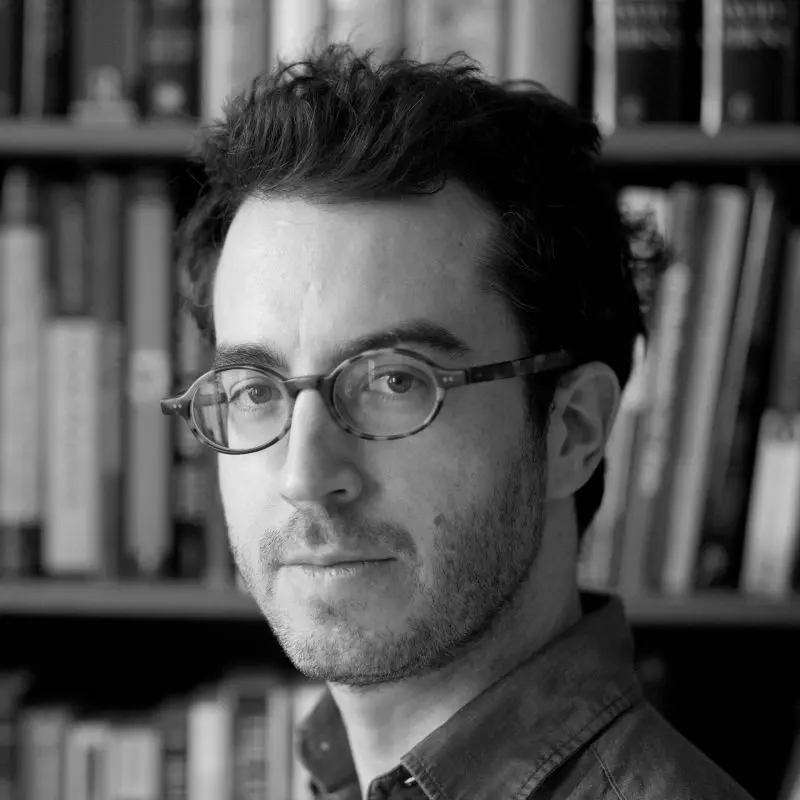 Jonathan Safran Foer headshot