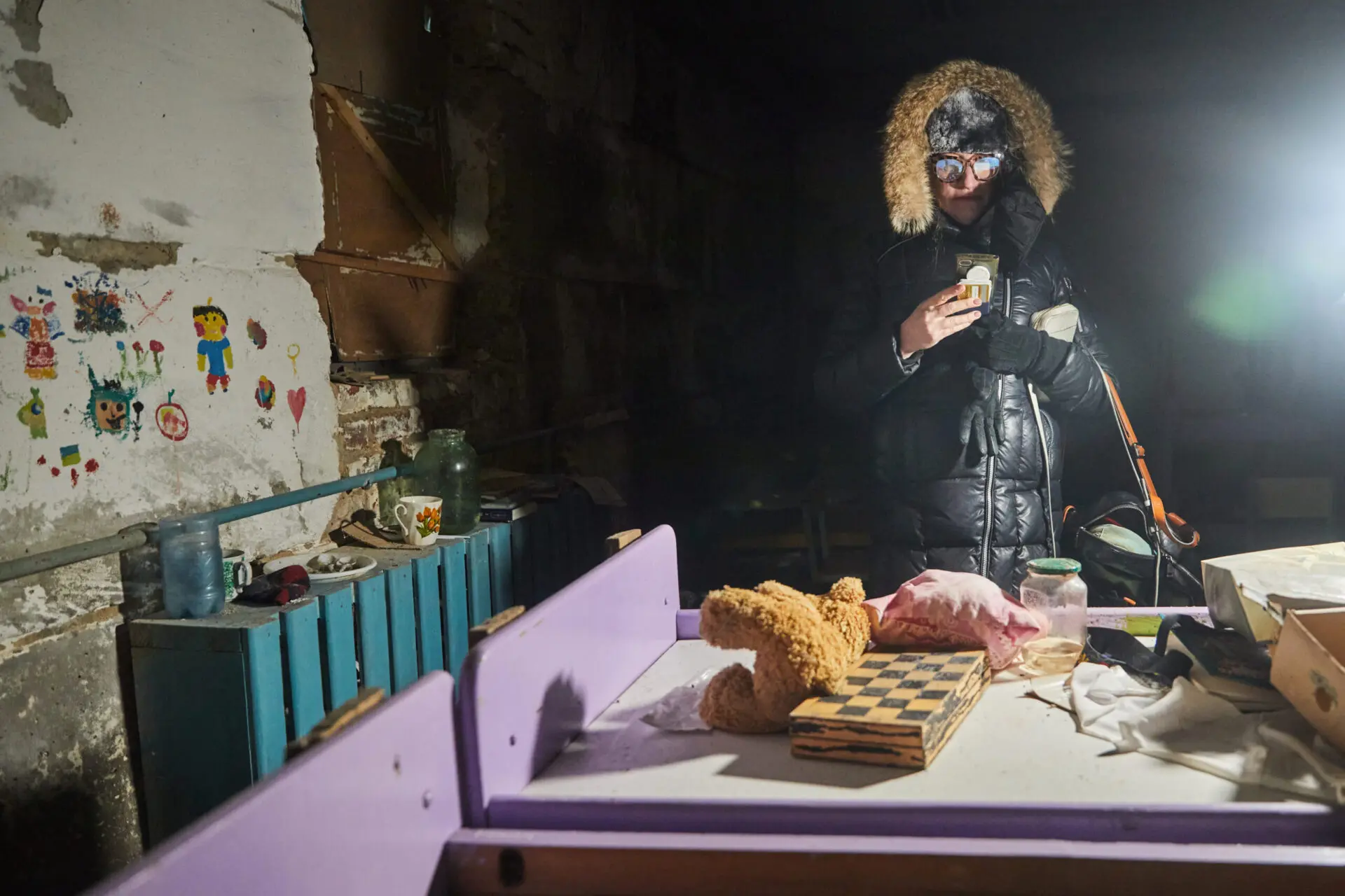 Suzanne Nossel surveys Ukraine shelter