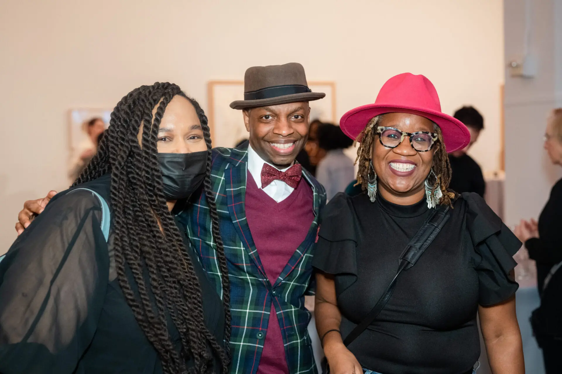 Robert Jones Jr. (center)