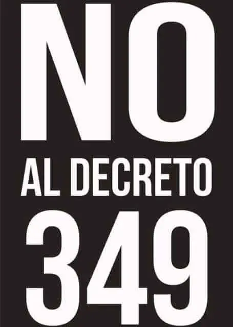Black background with large white bold text reading NO AL DECRETO 349, expressing opposition to Decree 349.