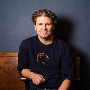 Dave Eggers headshot
