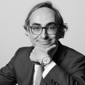 Gary Shteyngart headshot