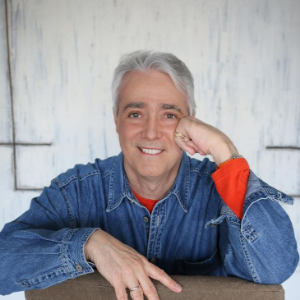 Scott Simon headshot